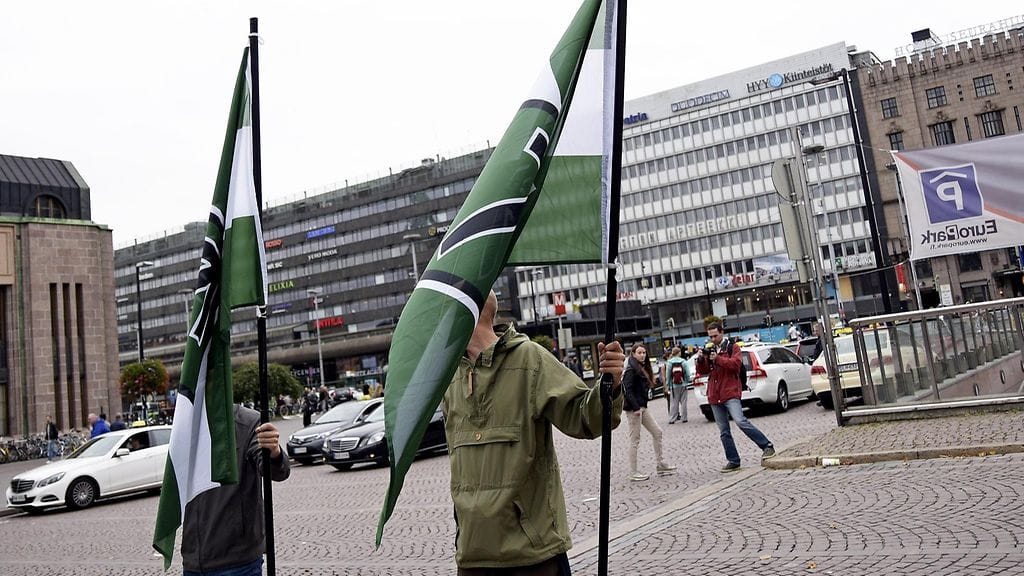 Uusnatsistisen Suomen vastarintaliikkeen tapahtuma asema-aukiolla Helsingissä 10. syyskuuta 2016.