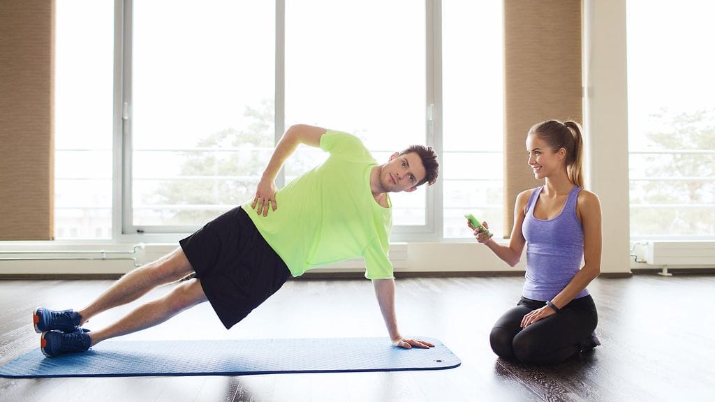 Pariskunta sitoutui kokeilemaan lankutusta yhdessä. Kuvitukuva