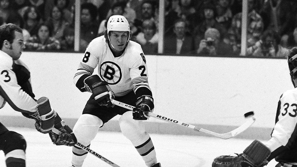 Matti Hagman aloitti NHL-uransa Boston Bruinsissa. Hän oli NHL:n ensimmäinen suomalainen.