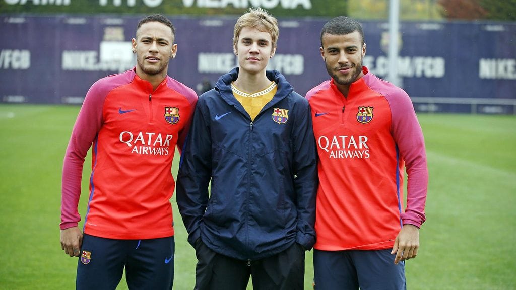 Bieber ja FC Barcelonan pelaajia