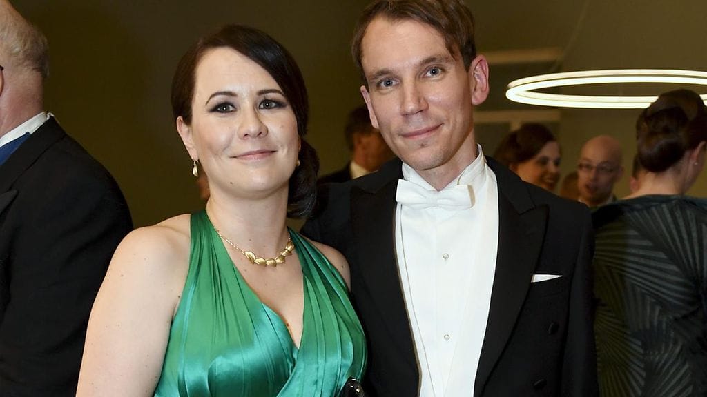 Teollinen muotoilija ja nyhtökauran toinen keksijä Maija Itkonen sekä puolisonsa kirjailija Juha Itkonen itsenäisyyspäivän vastaanotolla Helsingissä 6. joulukuuta 2016.