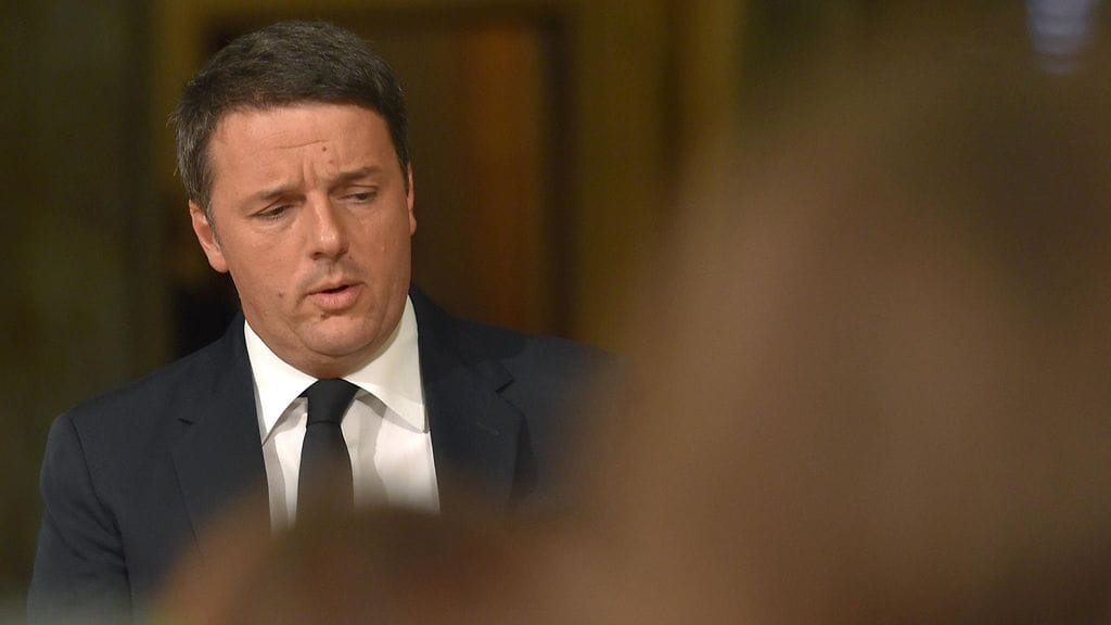 Italian kansanäänestys ja pääministeri Matteo Renzin ero lisäävät epävarmuutta markkinoilla ja vaikeuttavat entisestään Monte dei Paschi di Siena -pankin rahoituksen saantia.