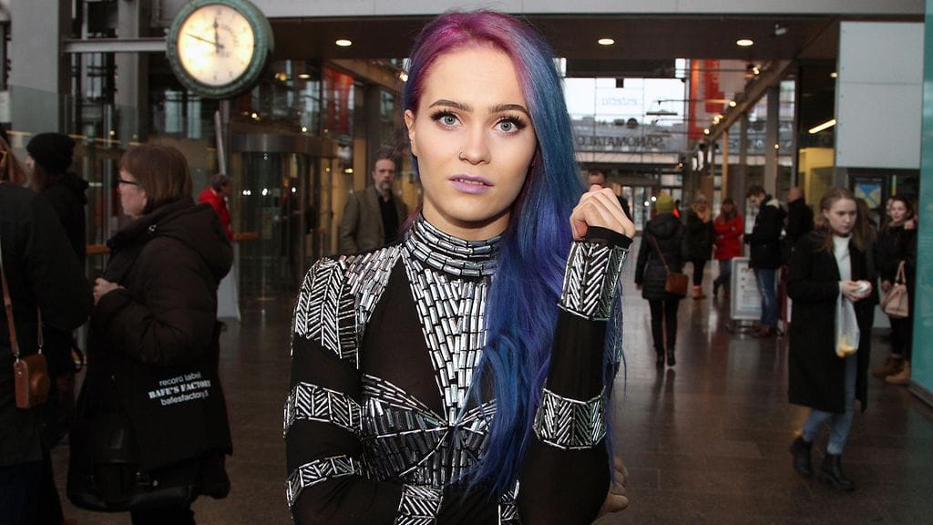 Sanni kuvattuna Emma-ehdokkaiden julkistustilaisuudessa Helsingin Sanomatalossa joulukuussa 2016.