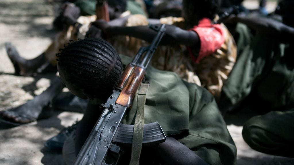 Unicef neuvotteli lokakuussa 2016 lapsisotilaiden vapauttamisesta Etelä-Sudanissa. Kuvassa lapsisotilas, joka on juuri vapautettu.