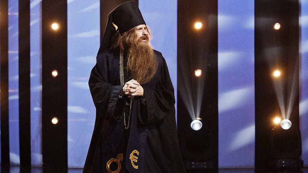 Timo Lavikaisen sketsihahmo Isä Nitro Putouksen ensimmäisessä suorassa lähetyksessä 21. tammikuuta 2017.