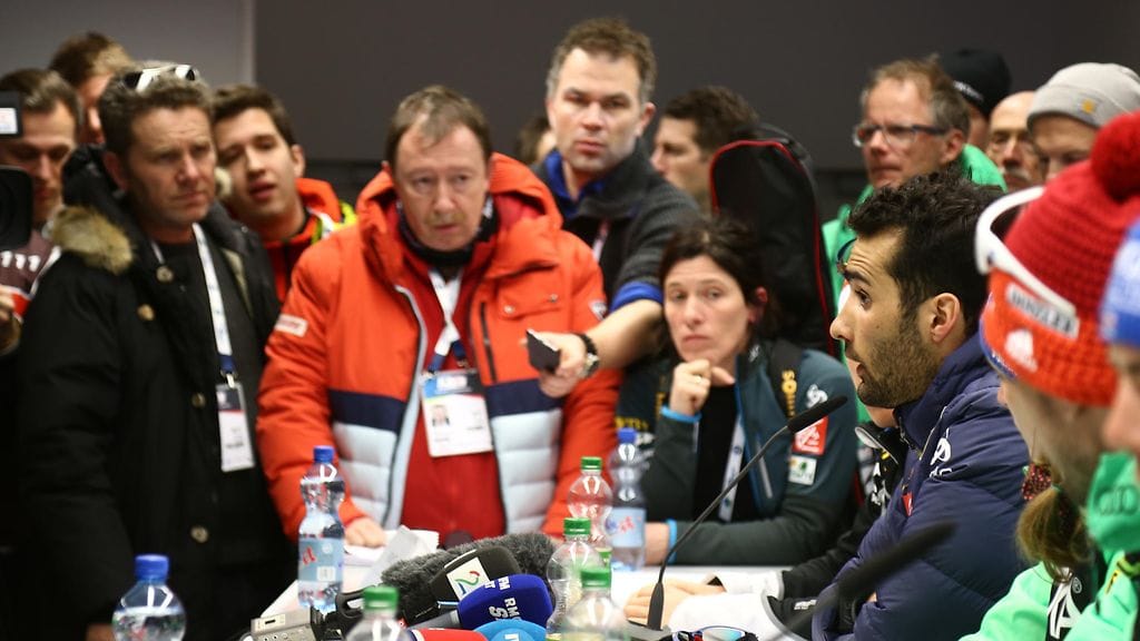 Martin Fourcade (oik.) oli mediasirkuksen keskipisteessä.