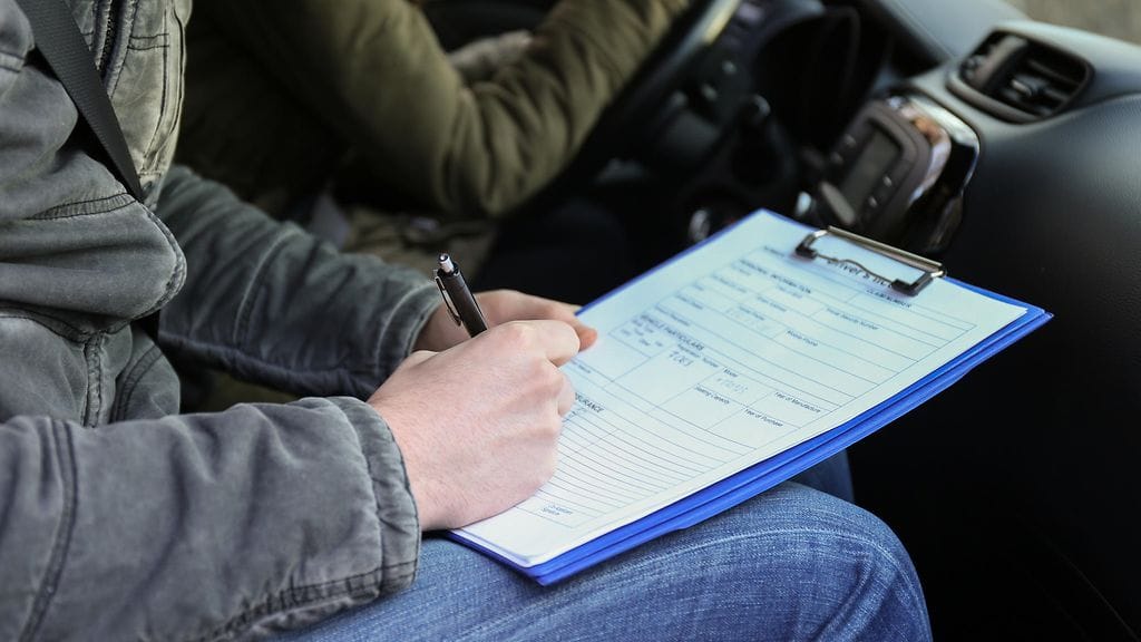 Ajokorttiuudistus tuo muutoksia myös kuljettajantutkintoon. Kuvituskuva.