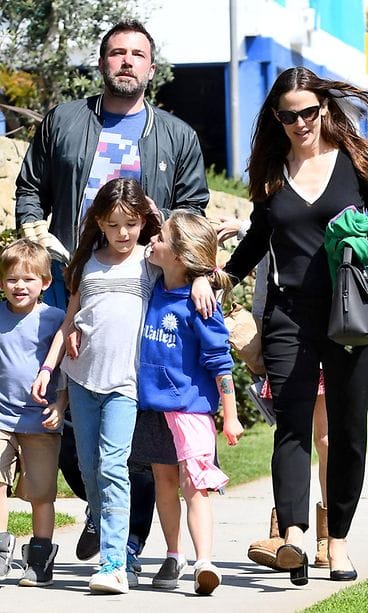 Ben Affleck ja Jennifer Garner perhe poistui kirkosta maaliskuun lopulla 2017 1