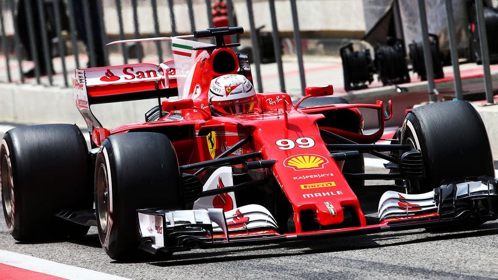 Antonio Giovinazzi Sakhirin radalla tiistaina.