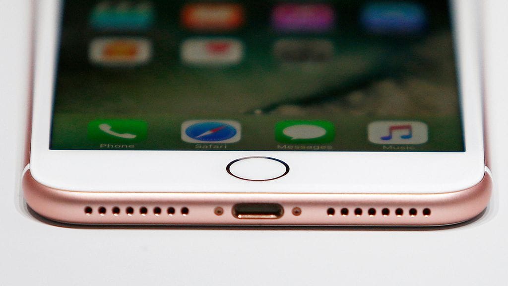 "Ai kuulokkeet? Ehei, et sinä mitään kuulokkeita halua käyttää..."