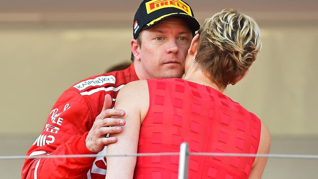 Kimi Räikkönen sai kakkossijastaan onnittelut Monacon ruhtinattarelta Charlenelta.