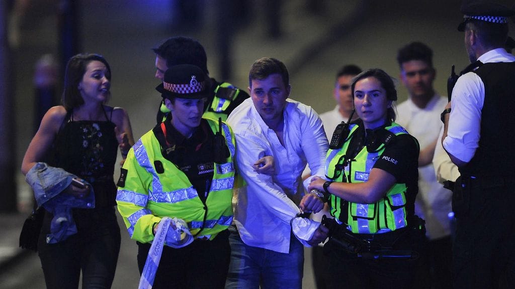 Myös poliiseja loukkaantui iskussa.