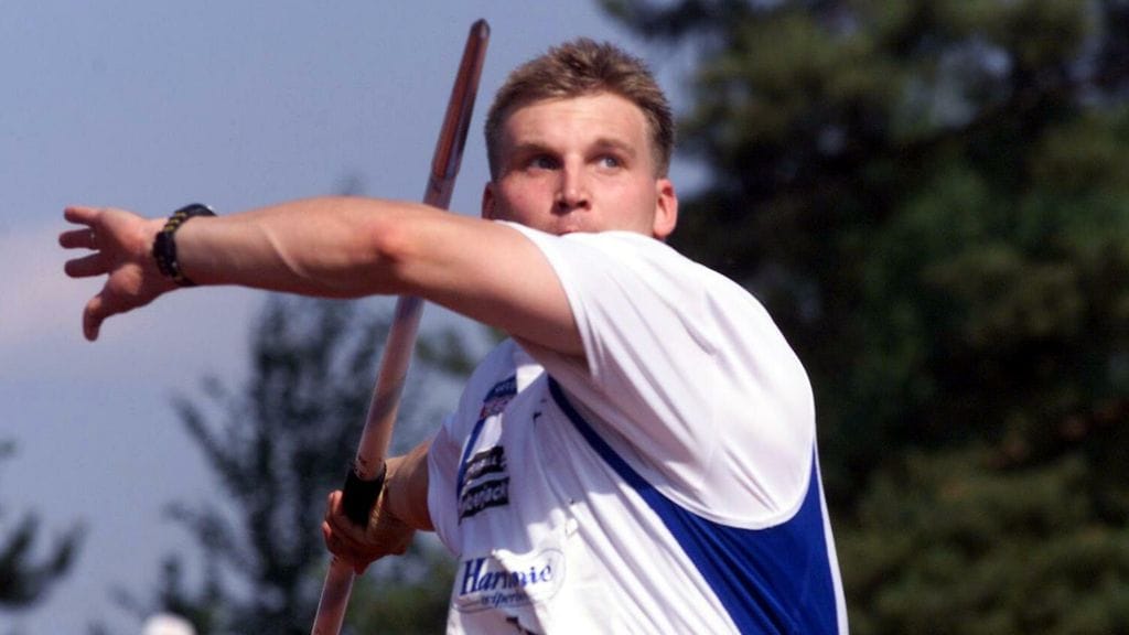 Aki Parviainen latasi Kuortaneen nykyisen kenttäennätyksen 93,09 kesällä 1999.