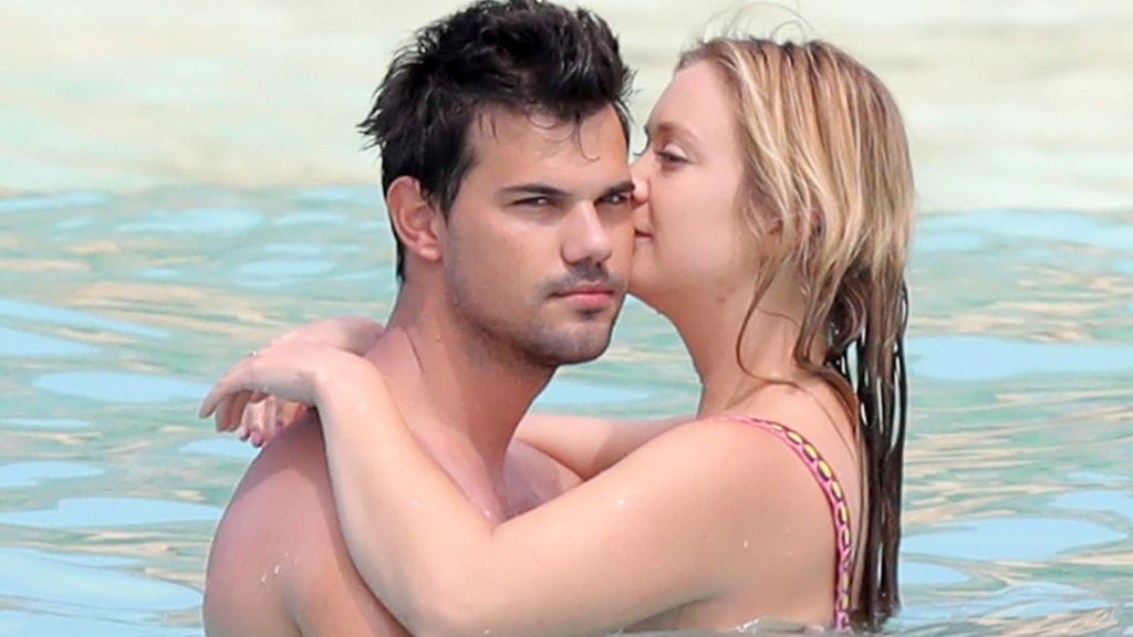 Billie Lourd ja Taylor Lautner hempeilivät St. Bartsin saarella huhtikuussa 2017.