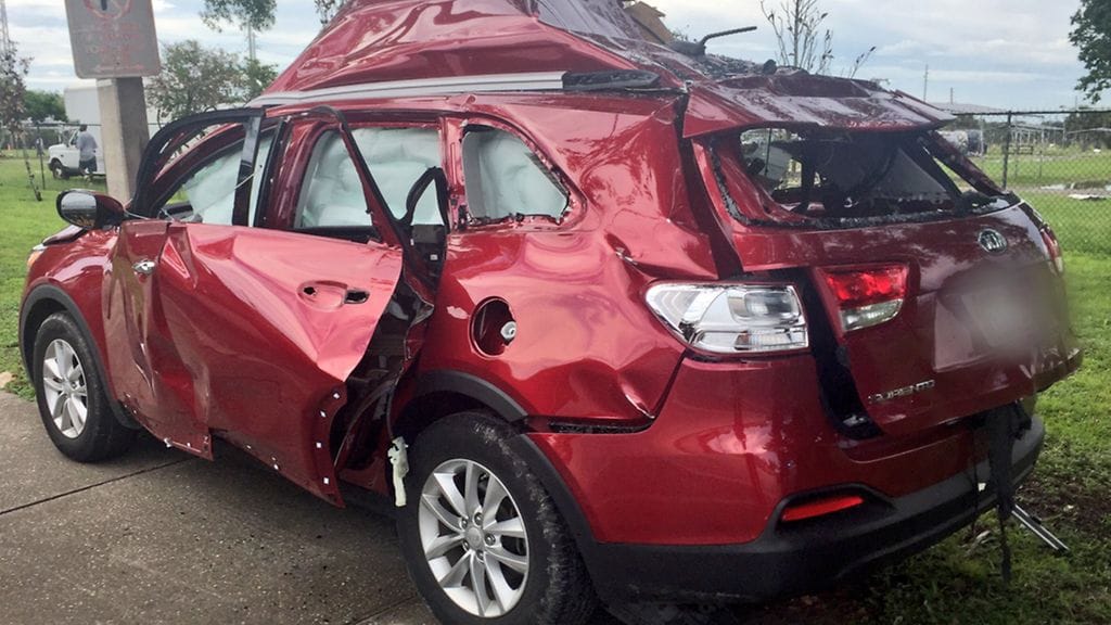 Kia Sorento vaurioitui räjähdyksessä pahasti.