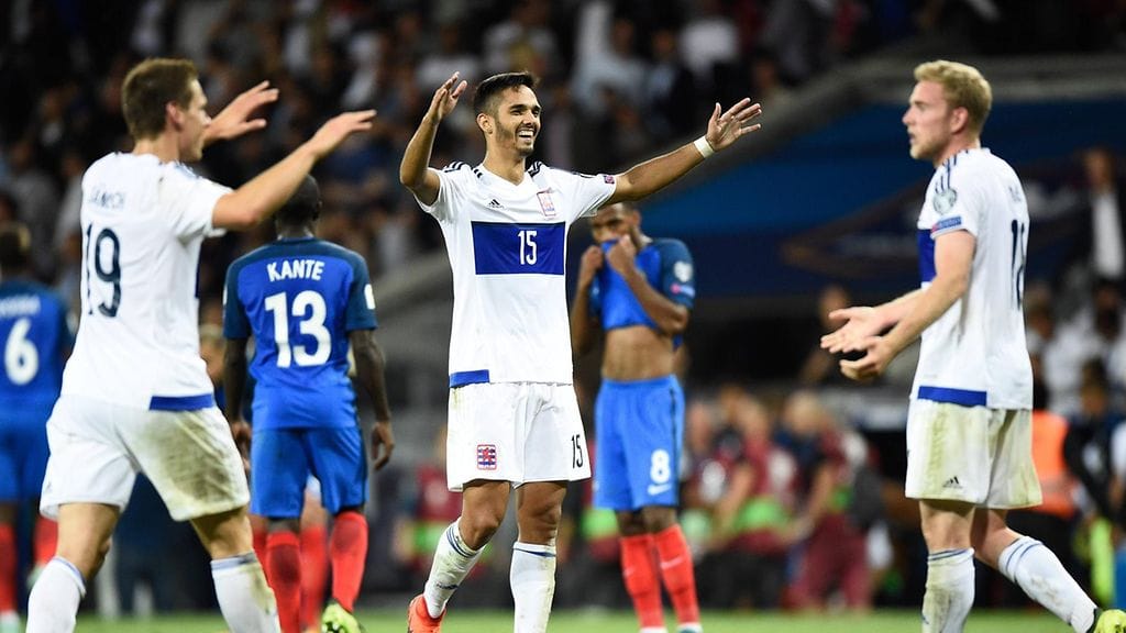 Luxemburgin pelaajat ottivat Ranska-tasurin riemulla vastaan