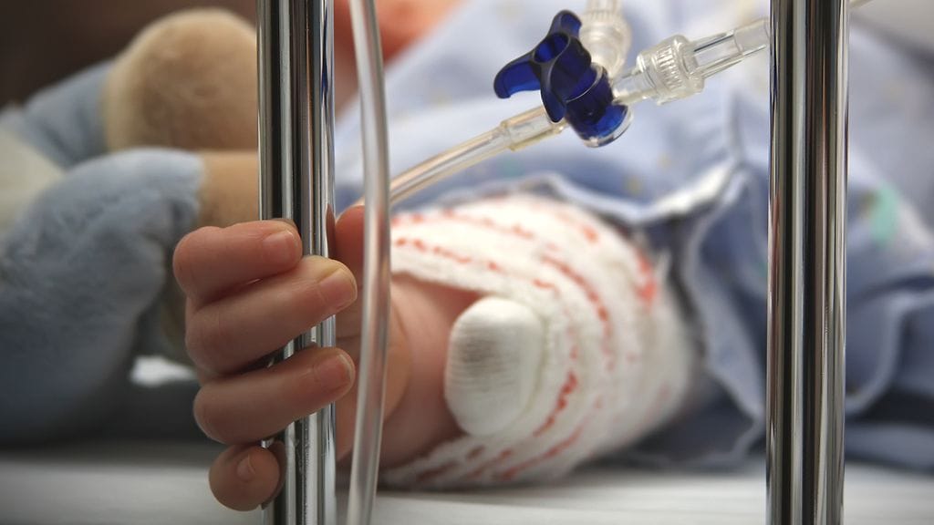 RS-virus voi viedä vauvan niin huonoon kuntoon, että tämä tarvitsee sairaalahoitoa.