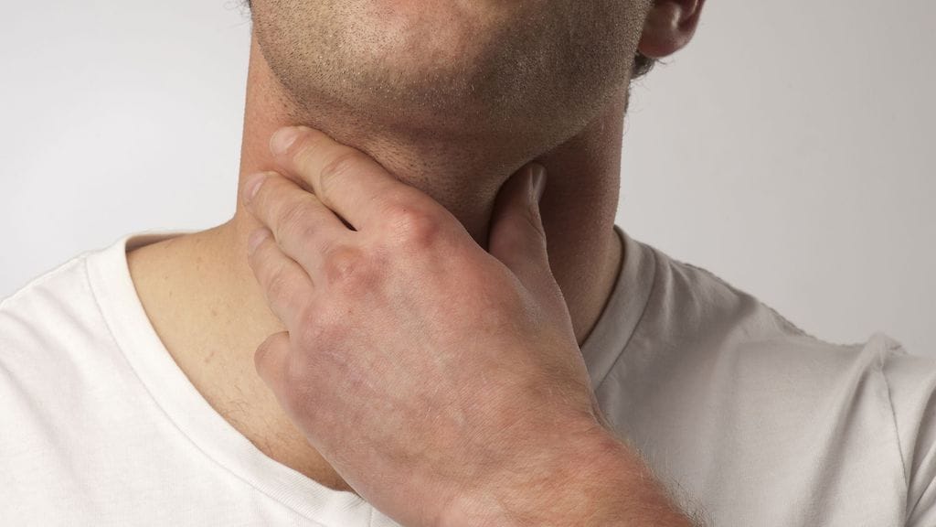 Ääniongelmien oireet voivat vaihdella. Oire voi esimerkiksi olla palantunnetta kurkussa, limaisuutta tai toistuvaa tarvetta selvitellä kurkkua.