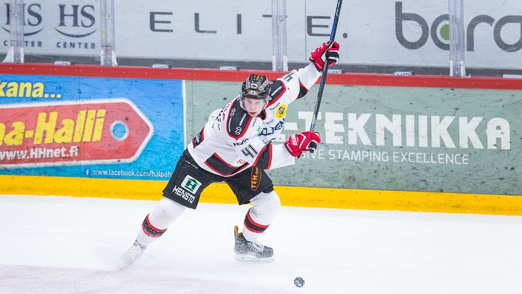 Sami Lähteenmäki tulitti hattutempun KooKoon verkkoon.