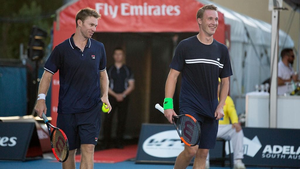 Henri Kontinen (oik.) on nelinpelissä maailmanrankingin ykkönen, hänen parinsa John Peers kakkonen.