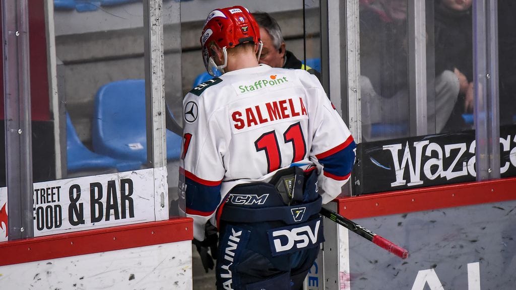 Saku Salmelan ottelu päättyi suihkukomennukseen.