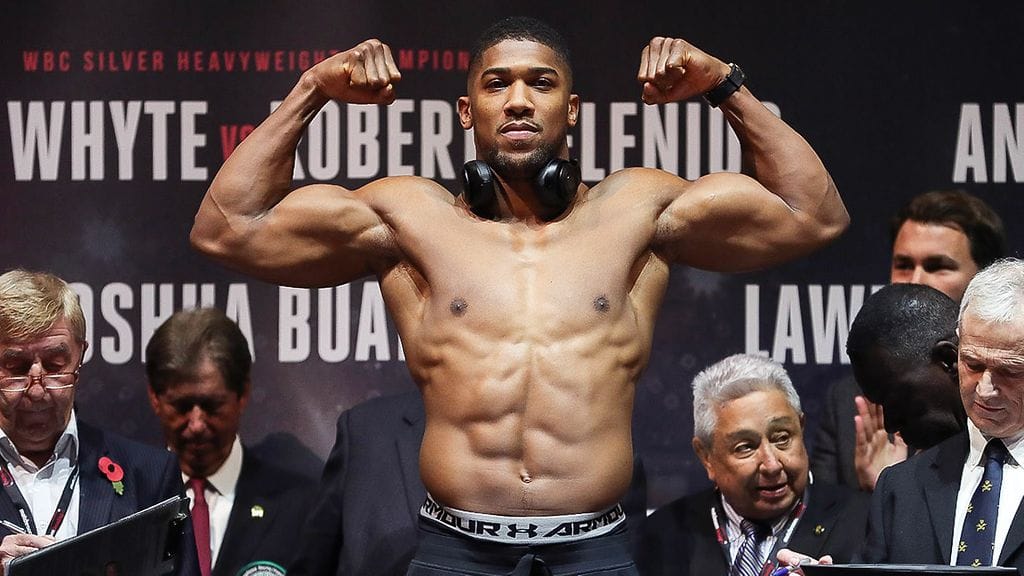 Anthony Joshua hallitsee kolmen nyrkkeilyliiton raskasta sarjaa.