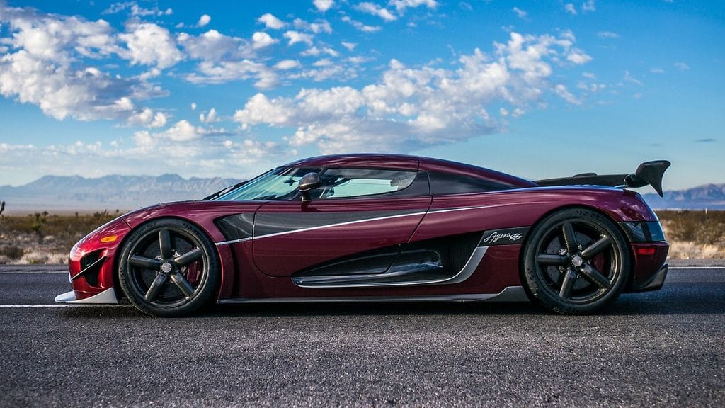 Auto, jolla on hallussaan kaikkiaan viisi nopeusennätystä – Koenigsegg Agera RS.