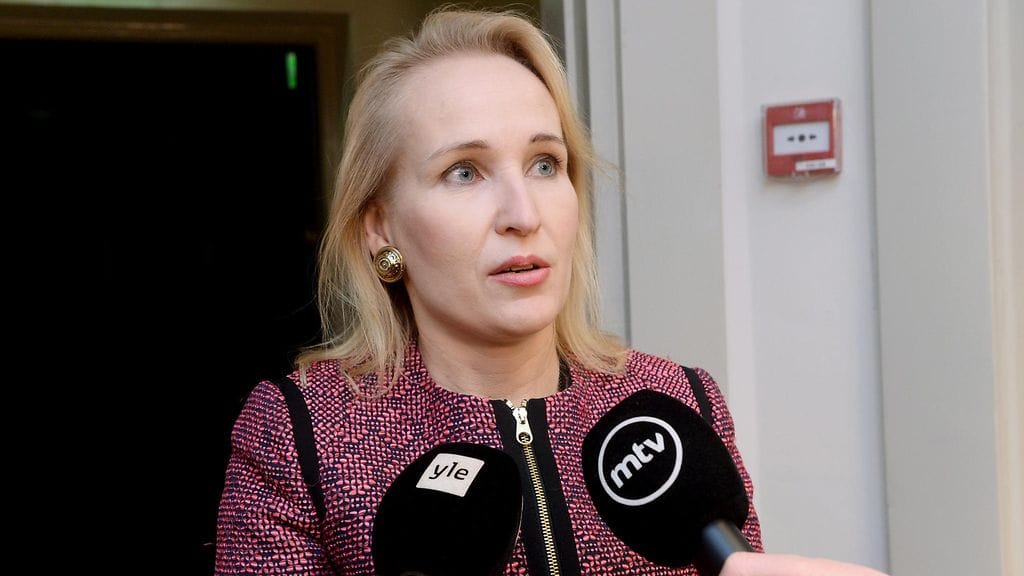 Valtakunnansovittelija Minna Helle.