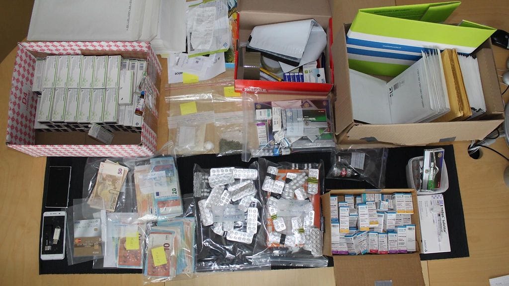 Takavarikoituja doping- ja huumausaineita.