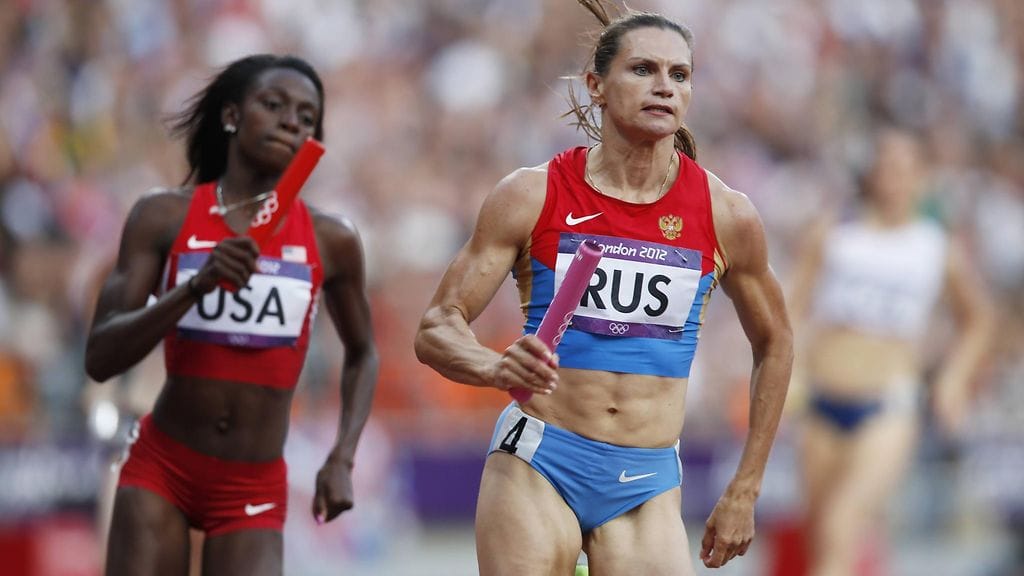 Julia Gushtshina (oik.) Lontoon olympialaisissa kesällä 2012.