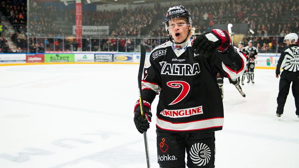 Jani Tuppurainen tuulettaa osumaansa.