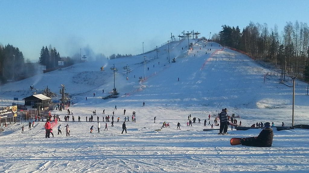 Levi, Ruka ja Ounasvaara ovat vielä tällä hetkellä ainoat laskettelurinteet, jotka varastoivat lunta Suomessa. Kuvituskuva.