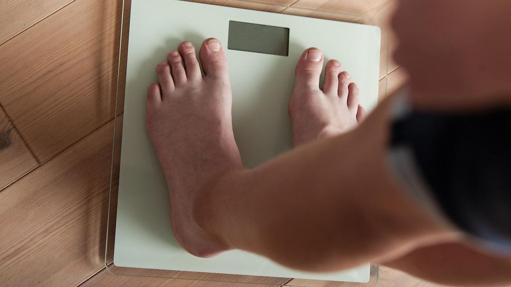 Pimeän talven jälkeen vaaka saattaa näyttää muutamaa ylimääräistä kiloa – ja tämä on täysin luonnollista.