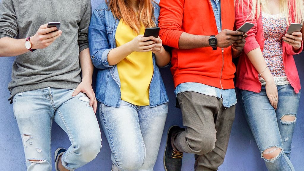 Suosittuja sovelluksia tällä hetkellä ovat muun muassa Snapchat ja Instagram.