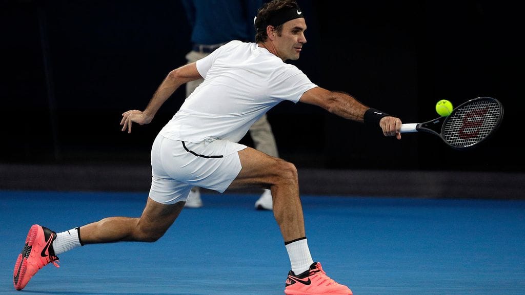 Roger Federer liikkuu tenniskentällä edelleen sulavasti.