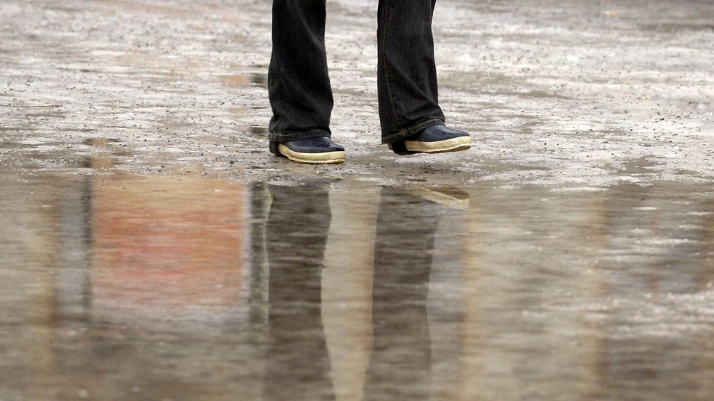 Ilmatieteen laitos varoittaa huonosta jalankulkusäästä Etelä-Suomen alueella.