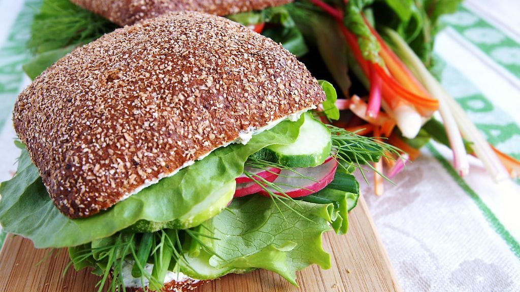 Kylläisyysdieetissä hiilihydraatit ovat sallittuja, kunhan ne sisältävät kuituja.