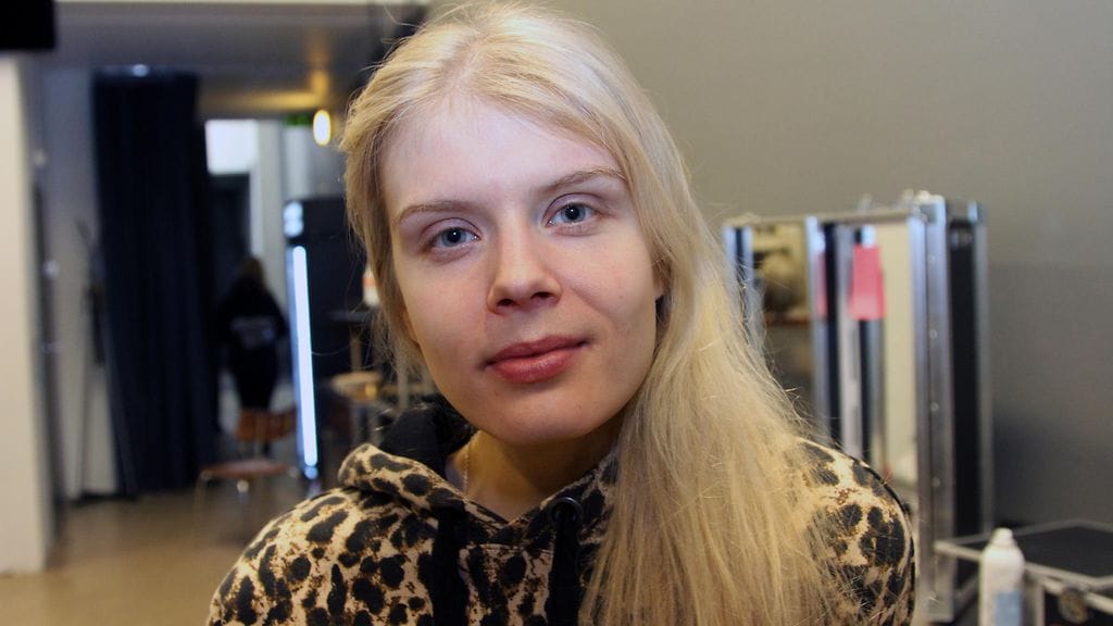 Alina Tomnikov kuvattuna Putous-studiolla 1. helmikuuta.