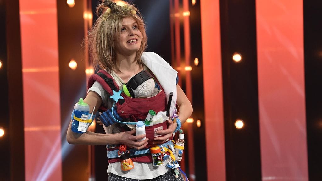 Putous sketsihahmo Alina Tomnikov Kikka Vaara (1)