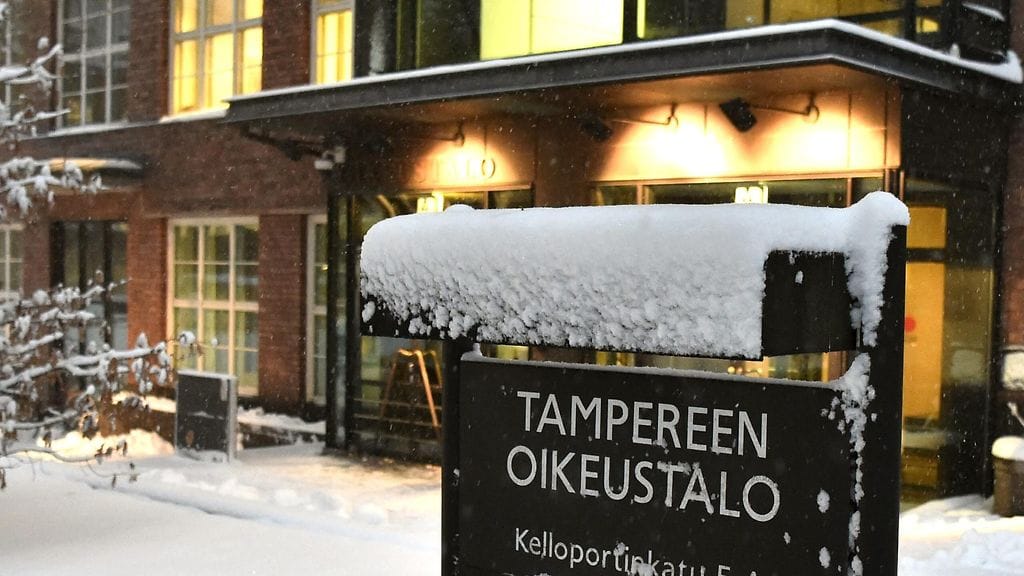 Syyttäjän mukaan väärennettyä taidetta on väitetty aidoiksi teoksiksi ja myyty ammattimaisesti vuosien ajan ympäri Suomea.