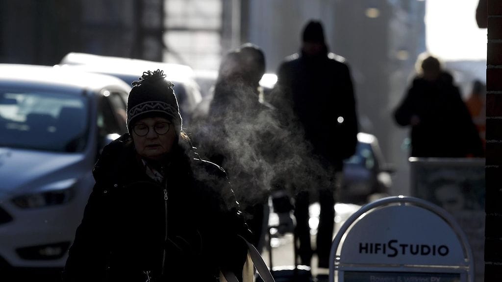 Tiistaina päivän ylin lämpötila oli Helsingissä -14,4 astetta. Kova tuuli sai pakkasen tuntumaan entistä kylmemmältä.