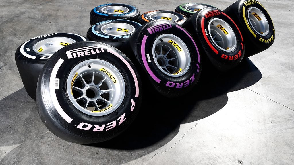 Etualalla Pirellin uudet hypersoft-renkaat.