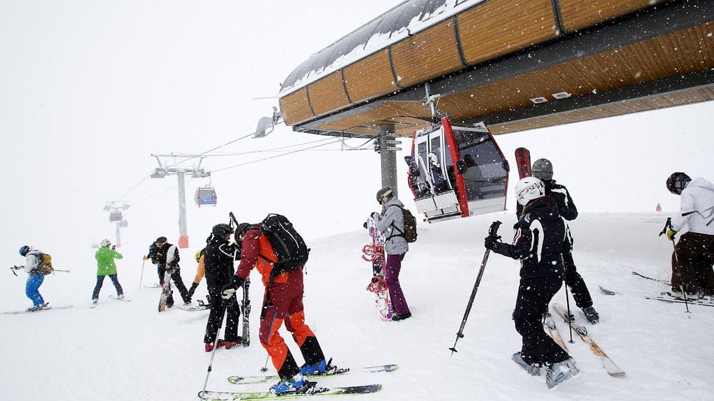 Gudaurin hiihtokeskus keväällä 2016