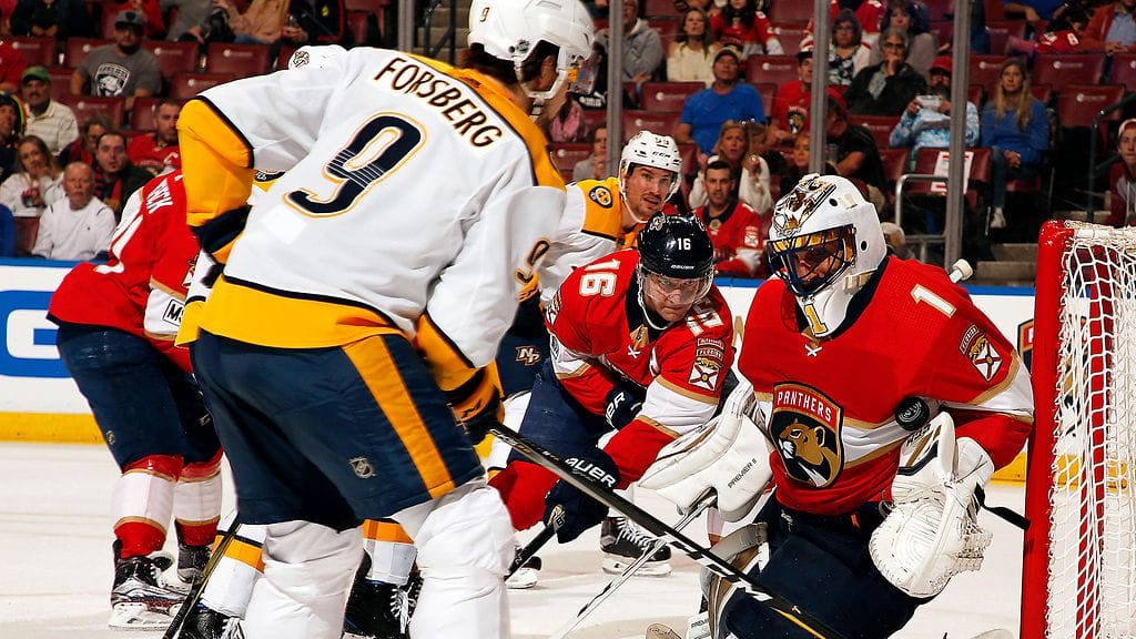 Nashville Predatorsin ruotsalaishyökkääjä Filip Forsberg oli jo iskeä tasoitusmaalin Florida Panthersia vastaan, mutta kolmannen erän viimeisellä sekunnilla tullut osuma hylättiin maalivahdin estämisen takia.