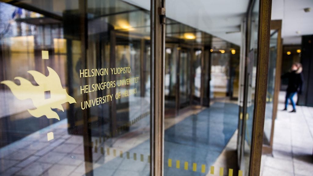 Helsingin yliopiston pääsykokeisiin osallistuu 15 000 hakijaa vuodessa. Huijausyrityksiä paljastuu vain yksittäisiä vuodessa.