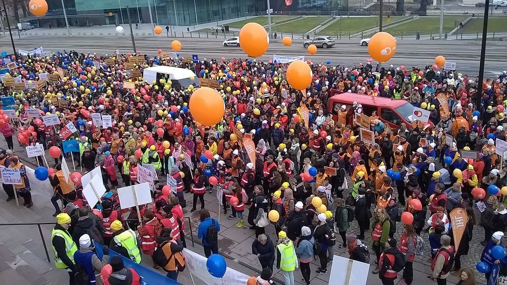 Päiväkodeissa työskentelevät osoittivat mieltään varhaiskasvatuslakiesitystä vastaan vedoten lasten turvallisuuteen ja eri ammattiryhmien tasa-arvoisuuteen.