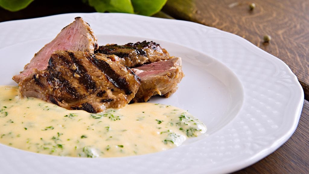 Bearnaise on ranskalainen klassikkokastike, joka sopii lihan, kalan ja kanan makupariksi.