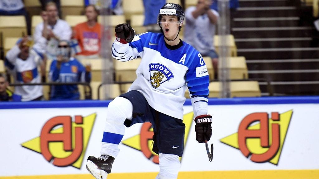 Sebastian Aho taistelee jääkiekon MM-kisojen pistepörssin kärkipaikasta.