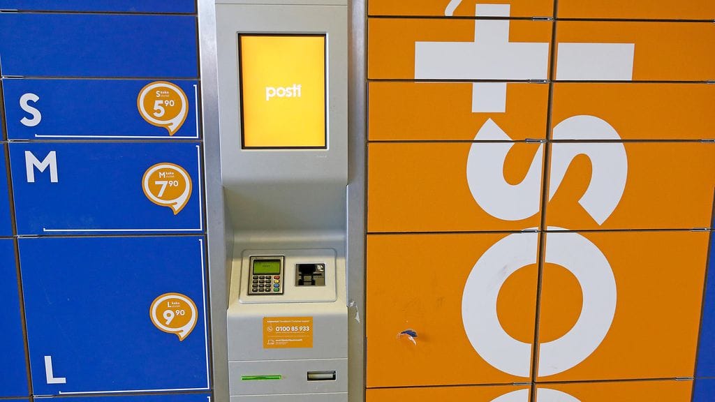 Kuvituskuvassa Postin pakettiautomaatti.
