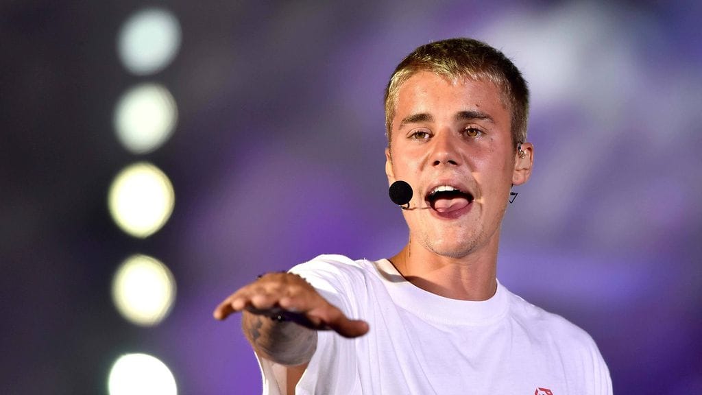 Justin Bieber otti kantaa Taylor Swiftin kiusaamissyytöksiin. Huippumalli Cara DeLevinge ei pitänyt muusikon kannanotosta.